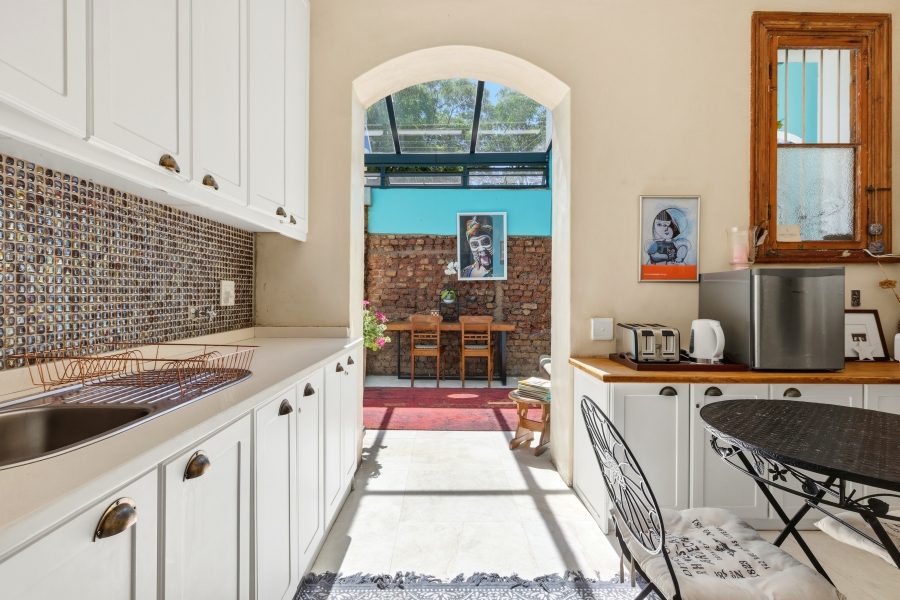 6 Bedroom Property for Sale in Green Point Western Cape